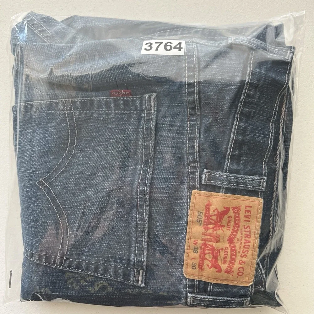 Levis Jeans Mens 38 Fits 35x28 Straight Medium Wash Denim Logo‎ Basic Everyday